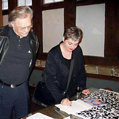 Ausstellung Mönchehaus Museum 2007 I Birgit Antoni I Schleuderball Immer etwas Besonderes - Die Künstlerin signiert